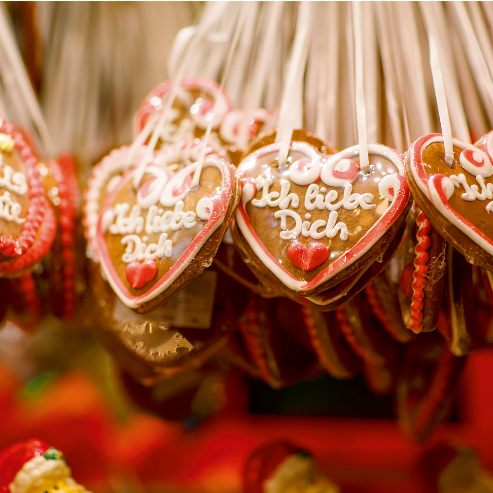Gingerbread love hearts